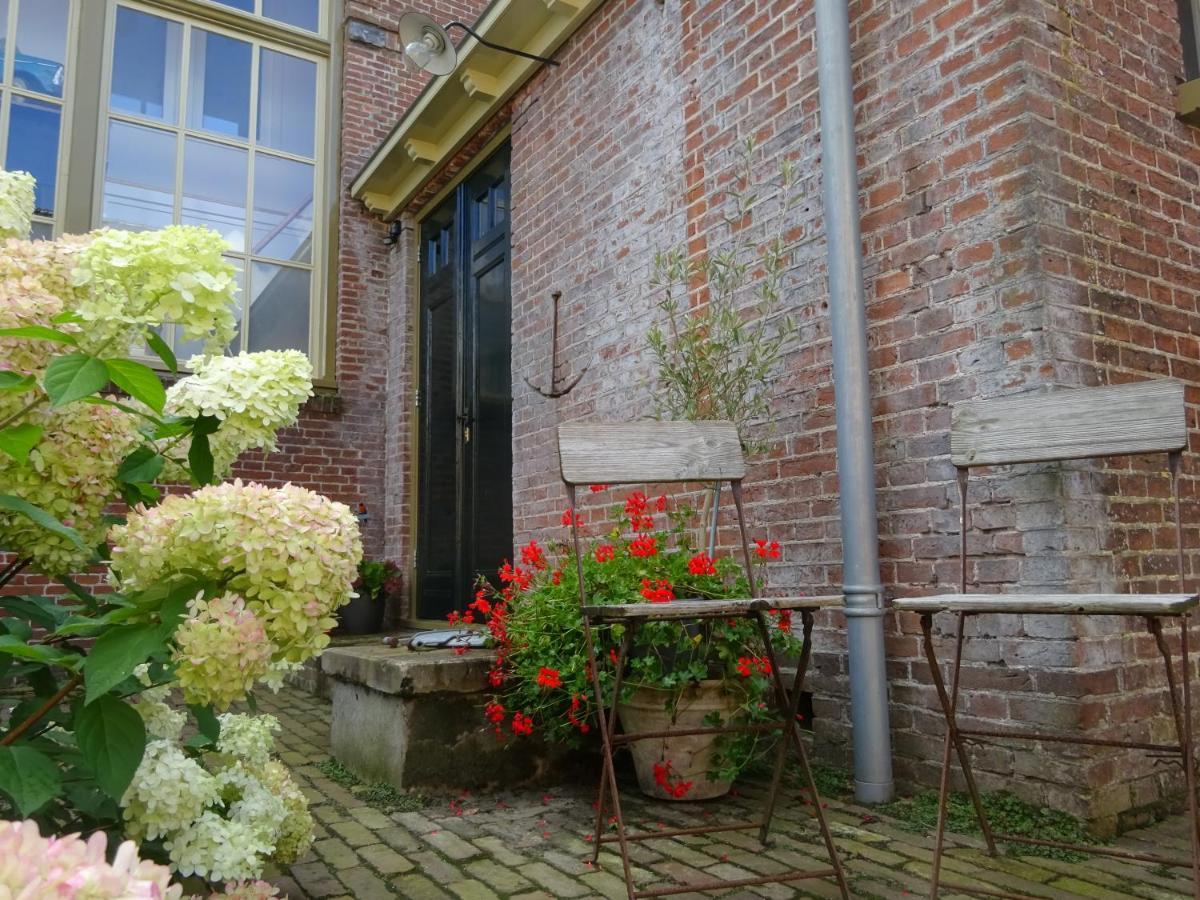 D' Ald Skoalle - Sfeervol Appartement In Oude School. Wijtgaard 외부 사진